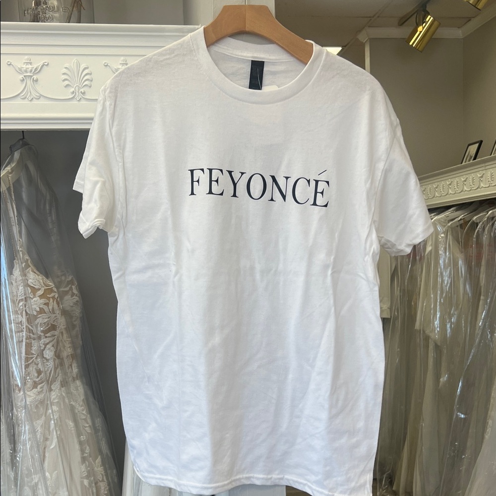 FEYONCÉ White Graphic Tee
